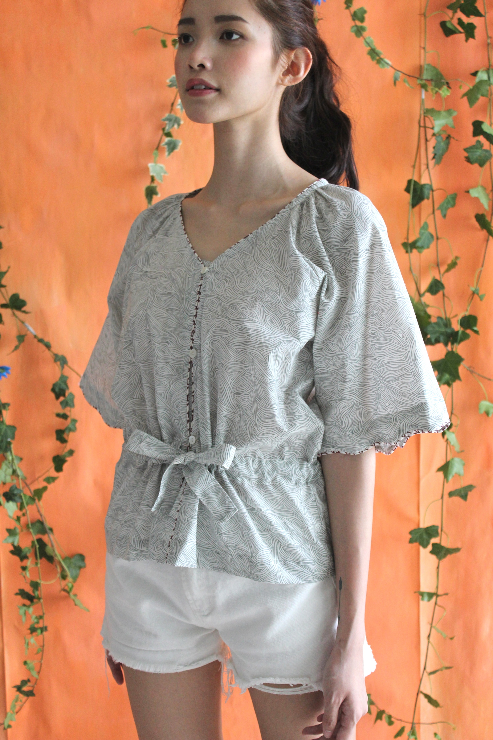 Maharaja scallop sleeve top - Bee