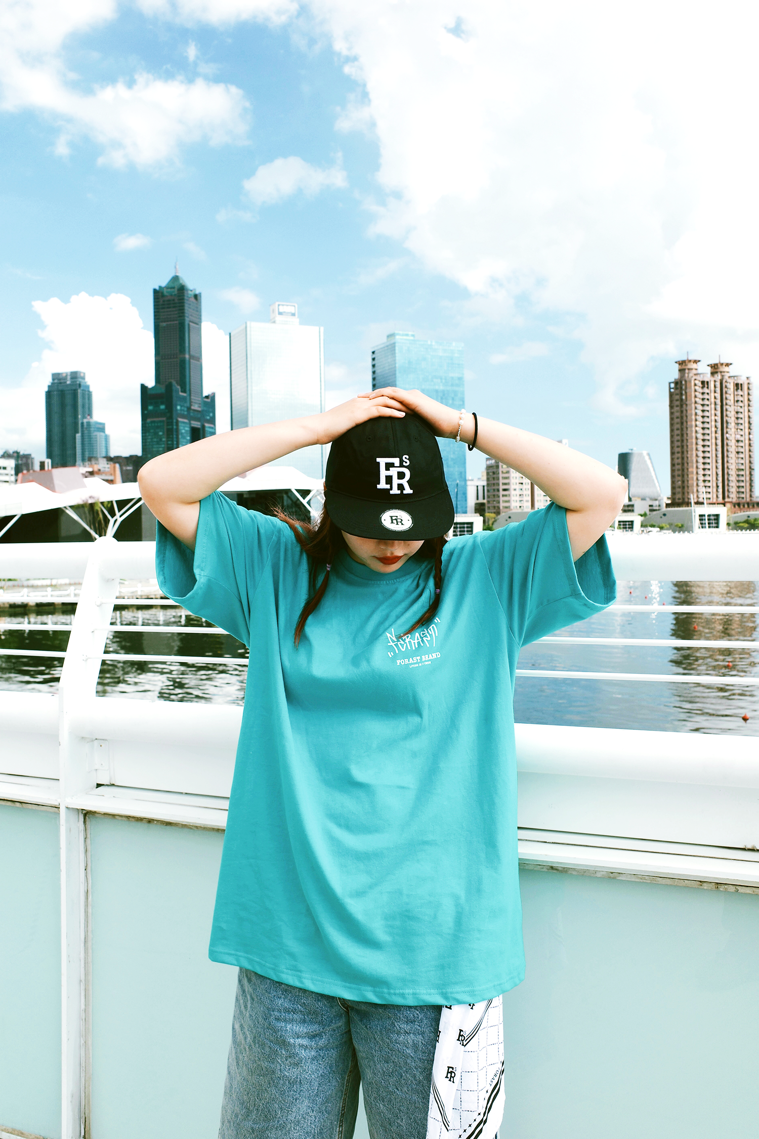 LIVING IN F TWON｜ T-Shirt 孔雀綠