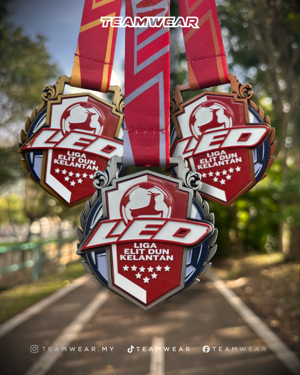 Blue and White Minimalist Thailand Tour and Travel Promotion Instagram Post  (4)