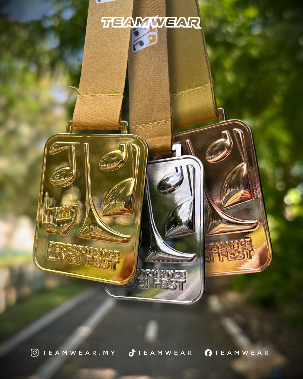 Blue and White Minimalist Thailand Tour and Travel Promotion Instagram Post  (12)