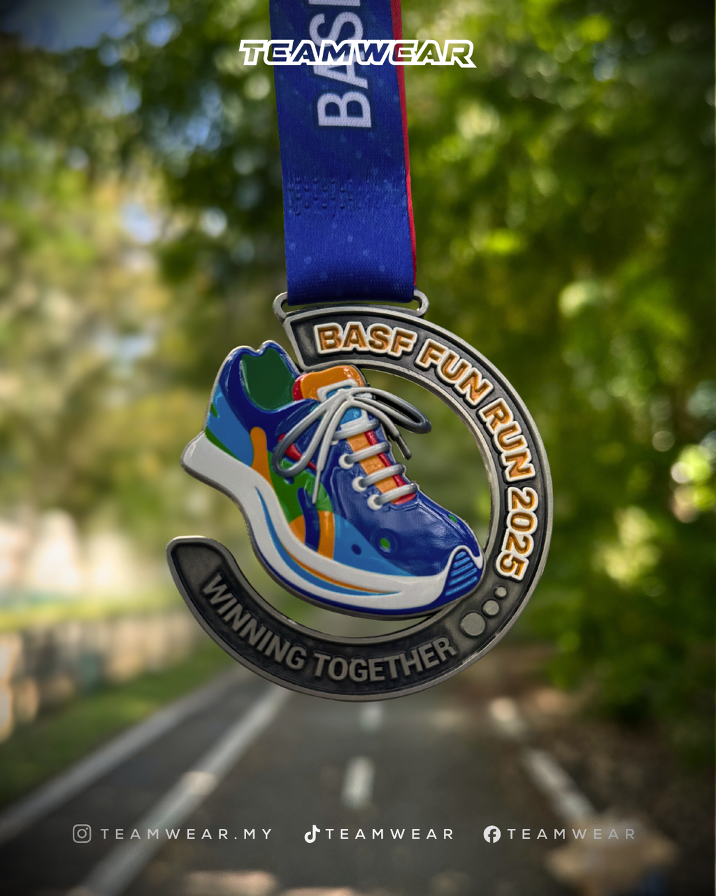 Blue and White Minimalist Thailand Tour and Travel Promotion Instagram Post  (16)