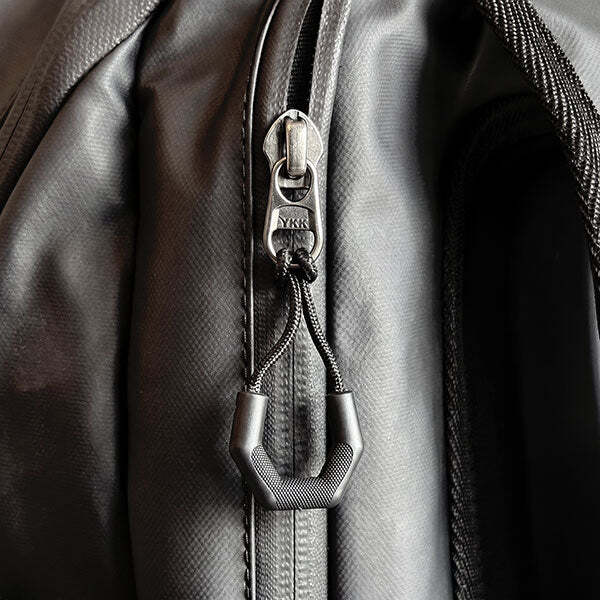 CRBN_Backpack_2.0_Zipper_e36c3e63-4a3f-49e6-95ce-4b0d9af7cec8
