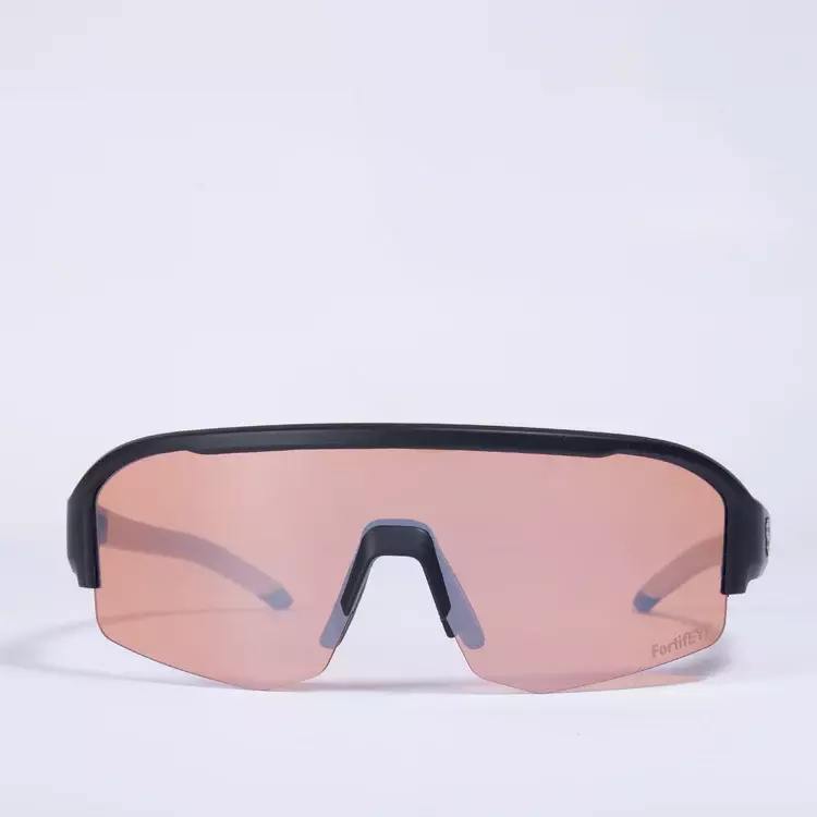 CRBN_PERFORMANCE_GLASSES13_750x