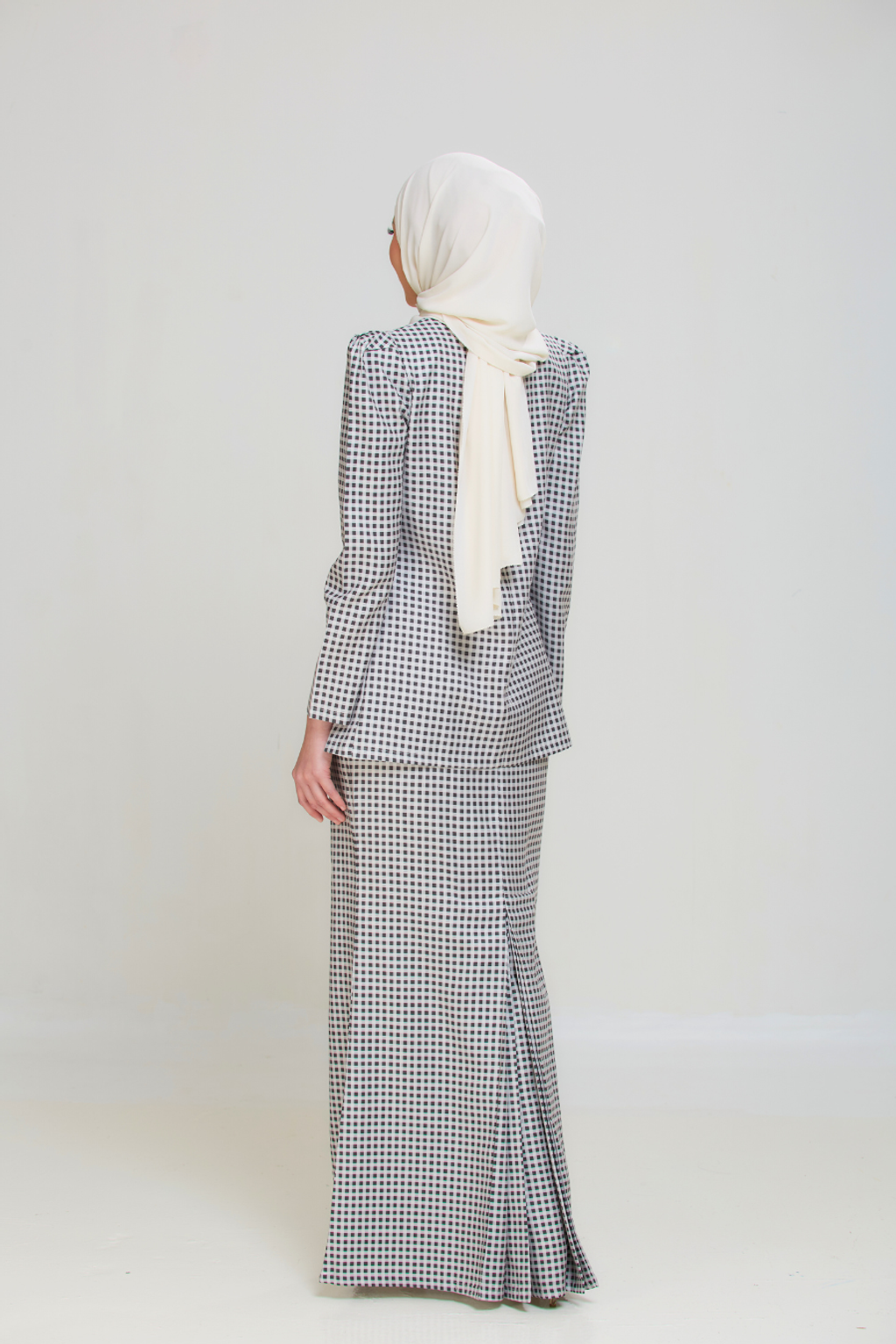 White_2_b374f3a1-9b65-46de-bf6c-9548a4b6ec41