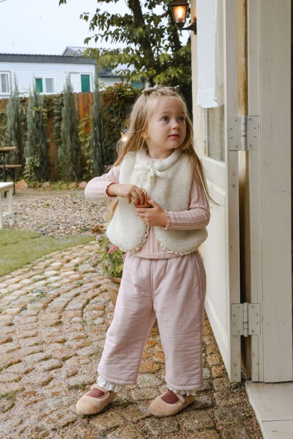 1760412829_4609498831