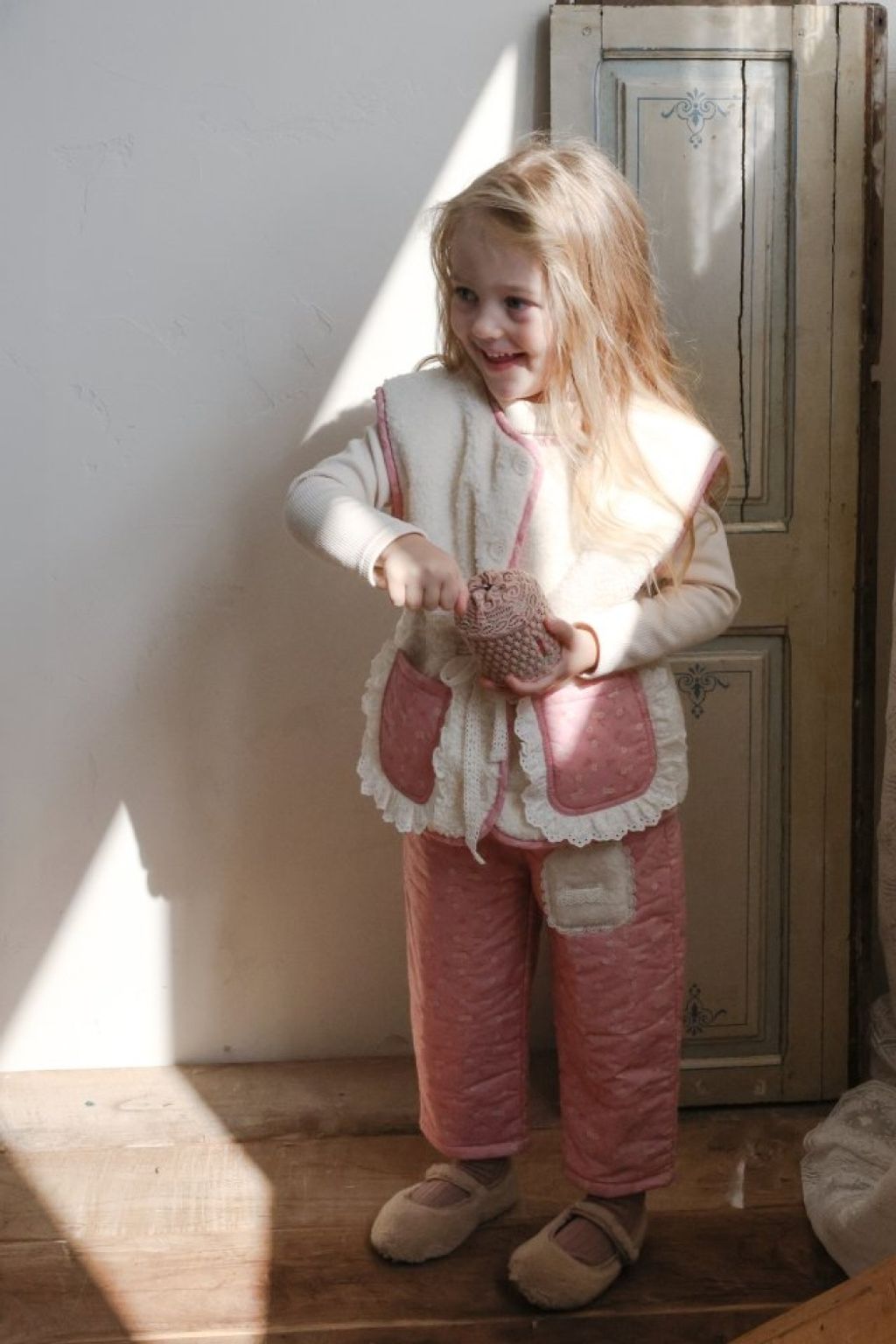 1761018800_3779401839