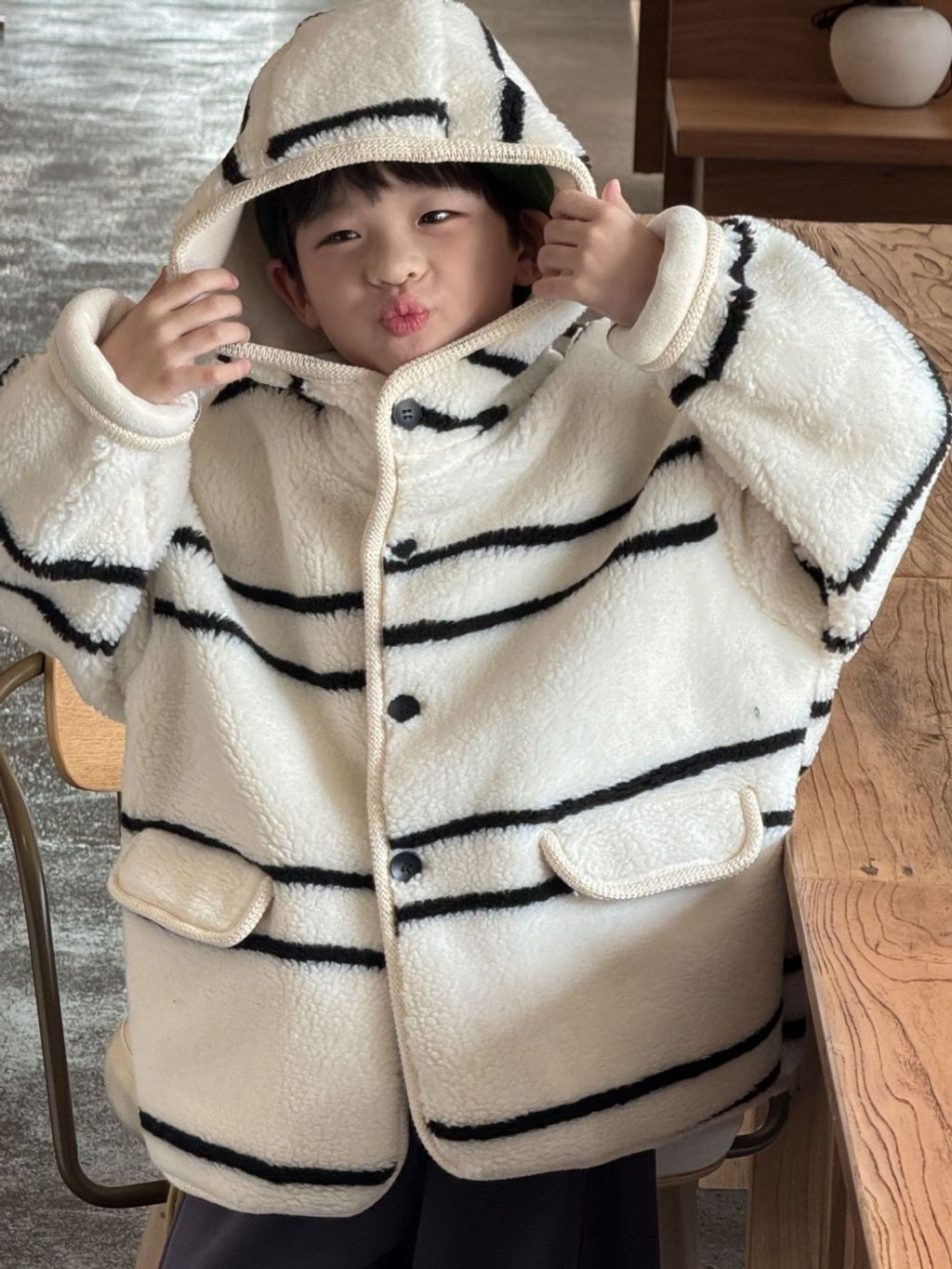 1764920126_9977898844