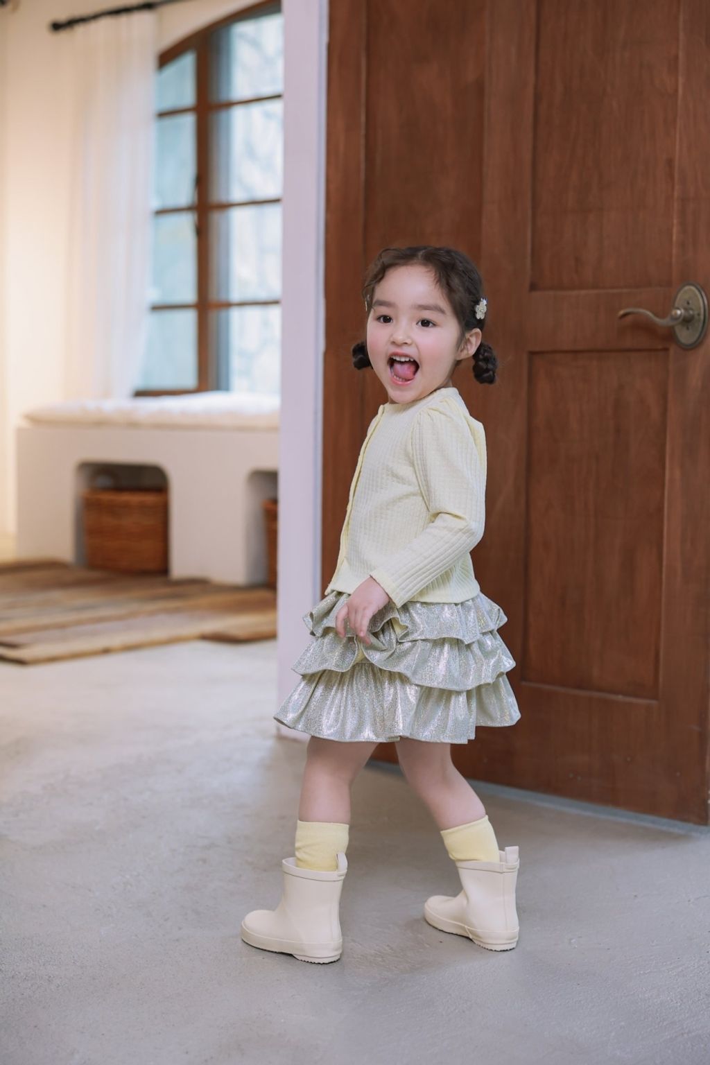 1768548990_7598768679