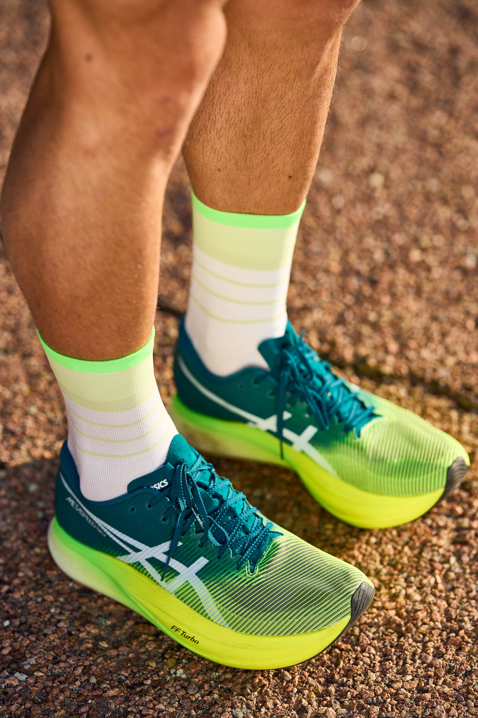 incylence-ultralight-socks-high-cut-stripes-v2-green-2 (1)