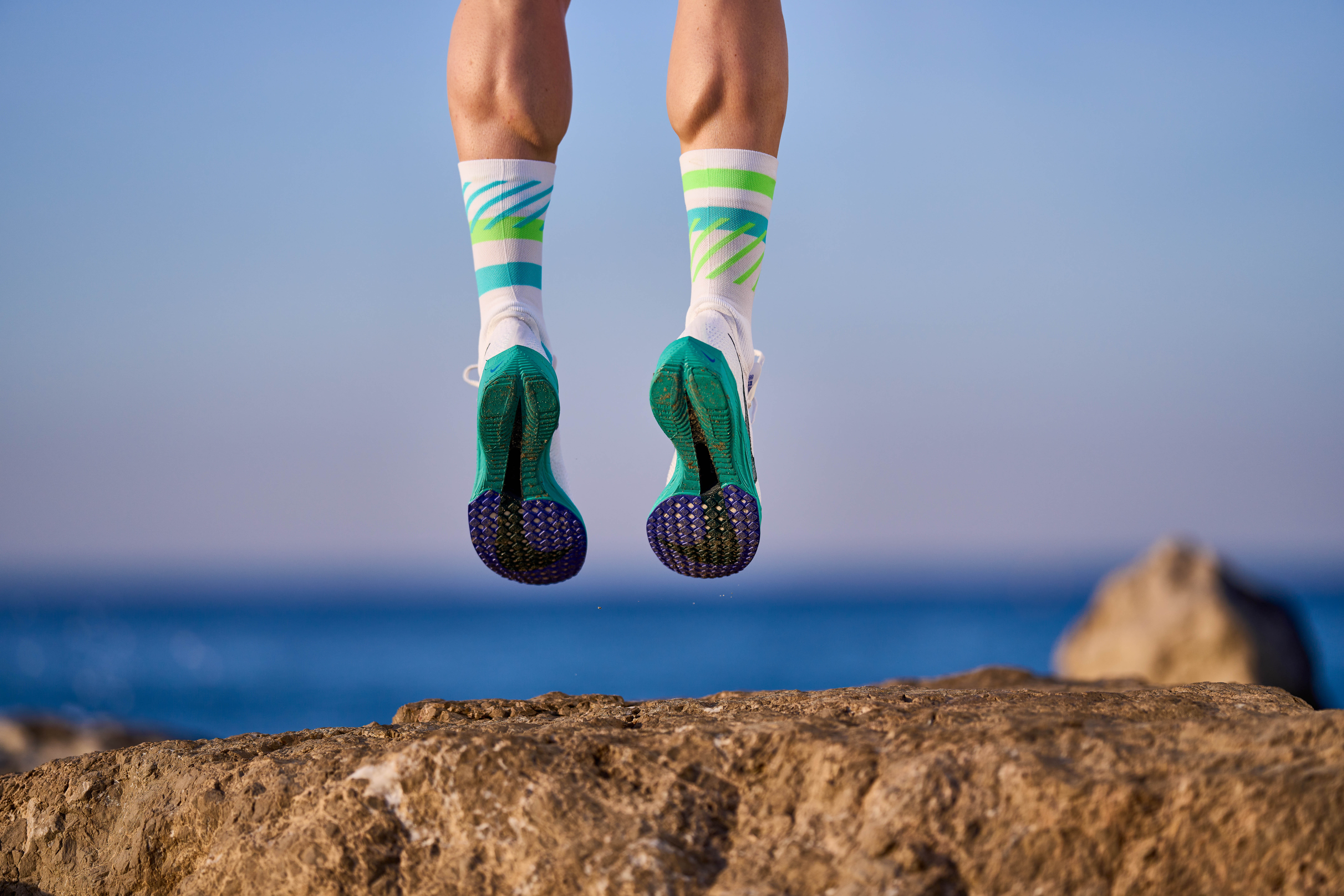 incylence-running-socks-high-cut-disrupts-green-cyan-photo-3