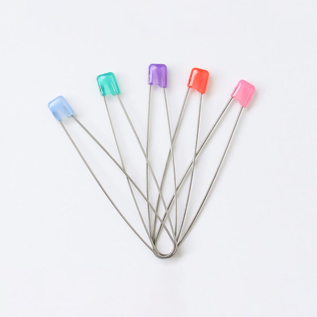 Seeknit_Stainless-Stitch-Holders-Long_Color-Variation-1536x1025