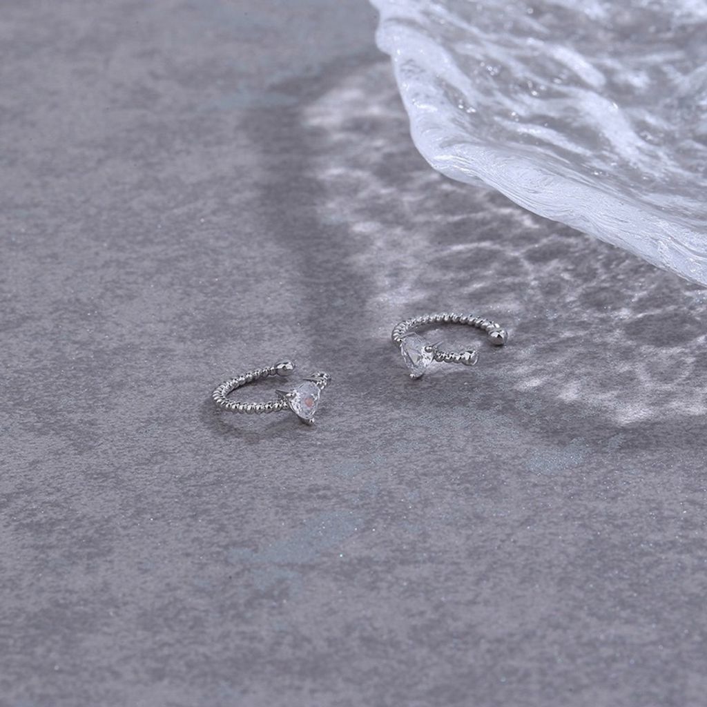 0400347e40e5c4cadddb5f0a7c69999e