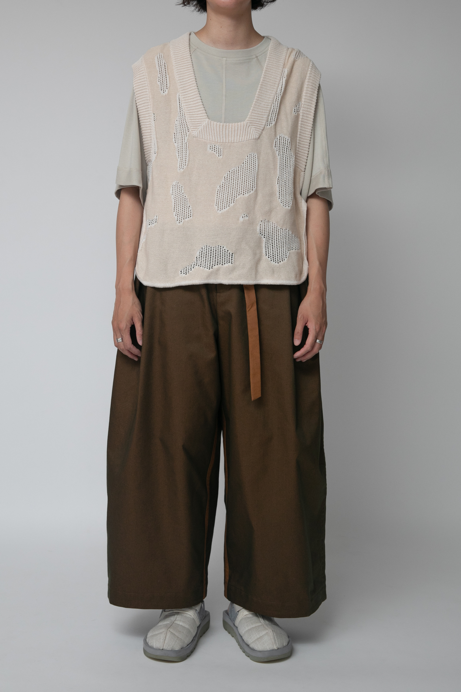 568針織背心卡其實著-3