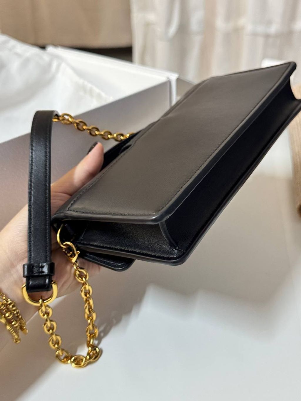 photo_6321121279443930664_y