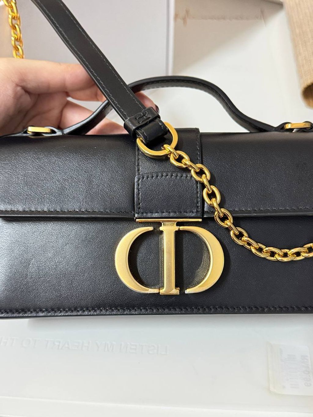 photo_6321121279443930668_y