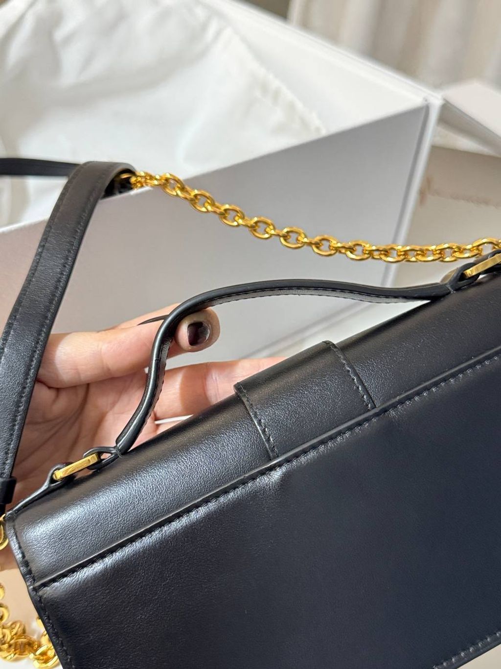 photo_6321121279443930669_y