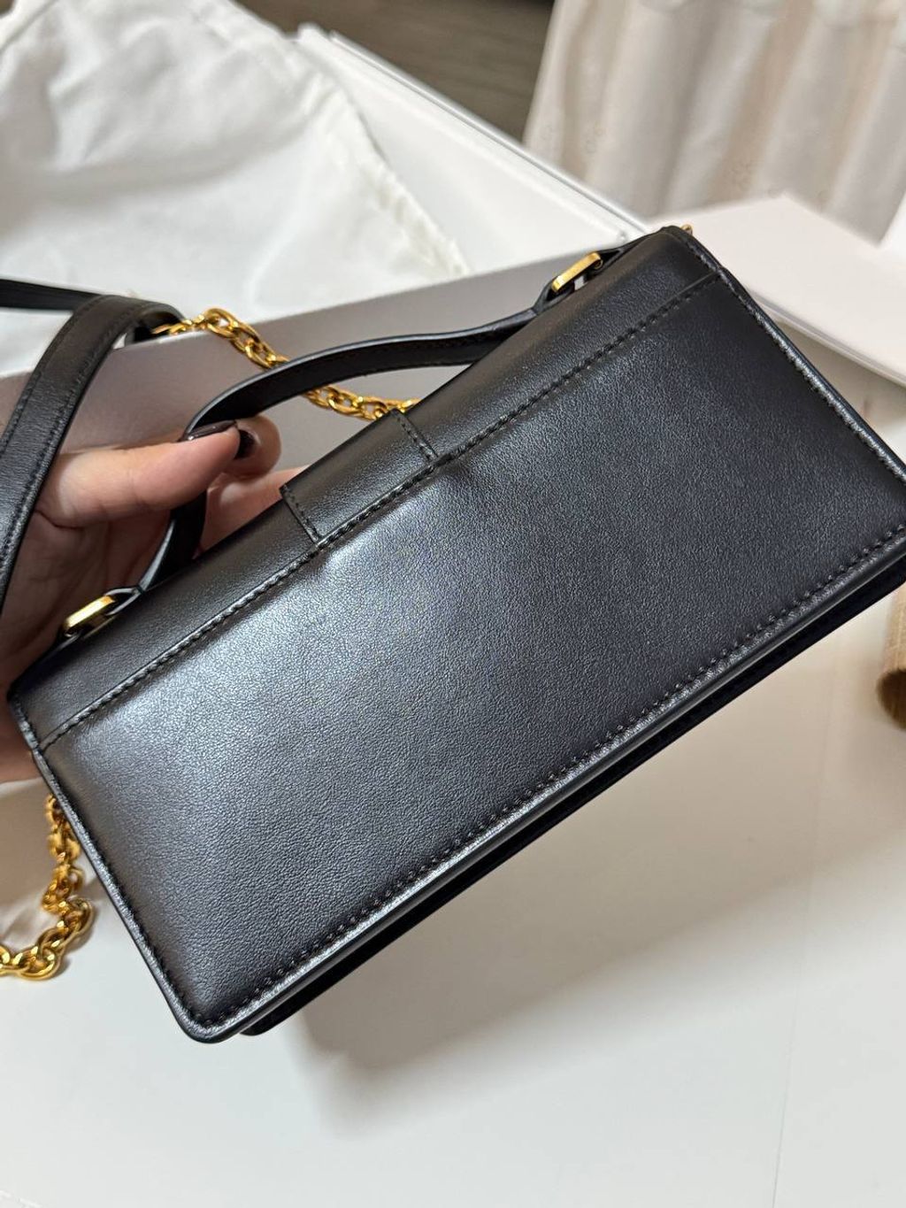 photo_6321121279443930666_y