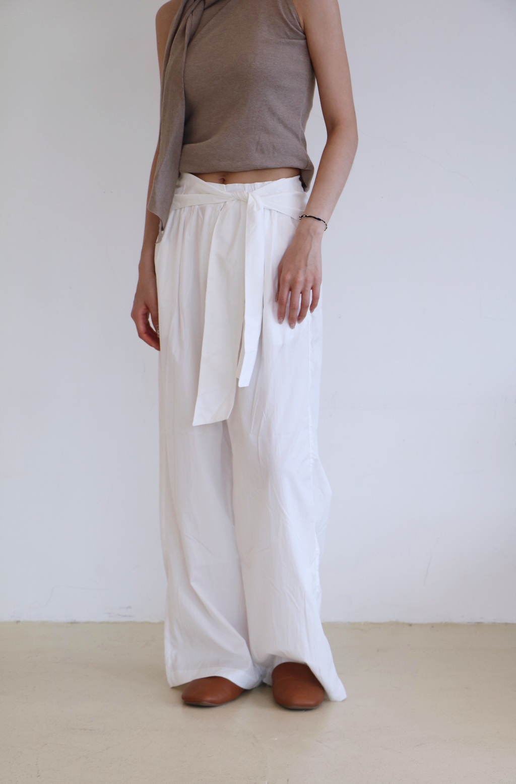 IMG_white pants 2