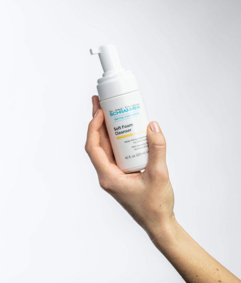 Soft-Foam-Cleanser-Hand