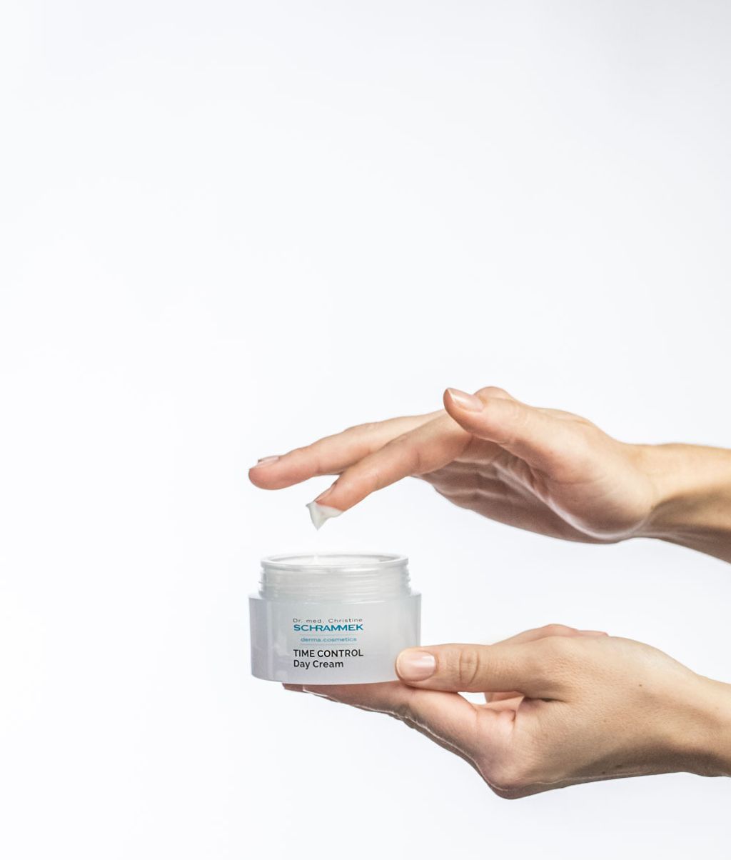 TIME-CONTROL-Day-Cream-Hand-2