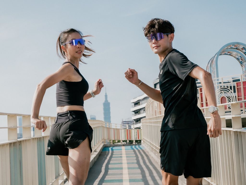 官網圖_RUNNER變色17