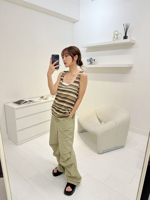 DB6D0657-1C39-4C01-8366-797BBB82FA69