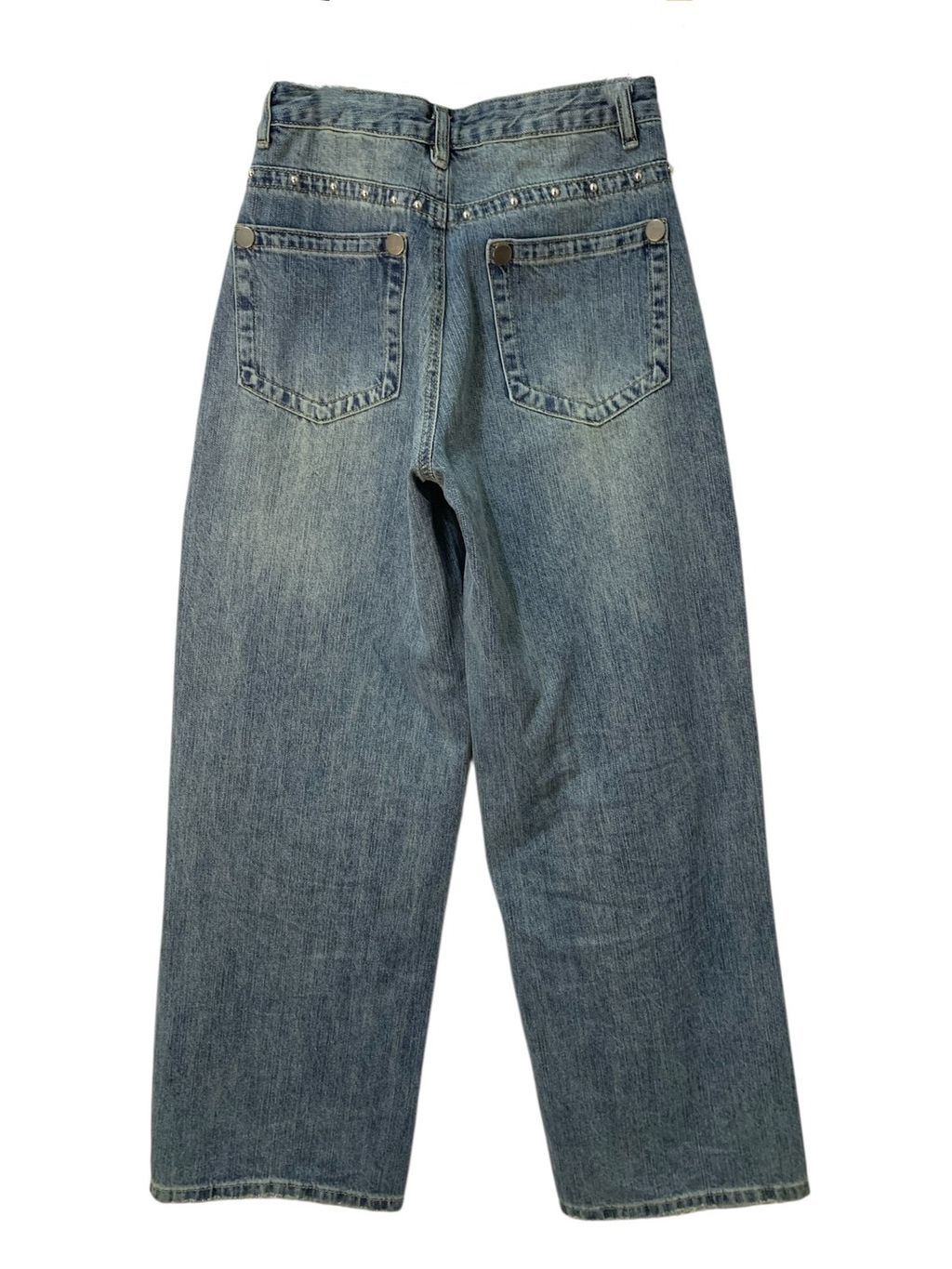 鉚釘牛仔褲背面