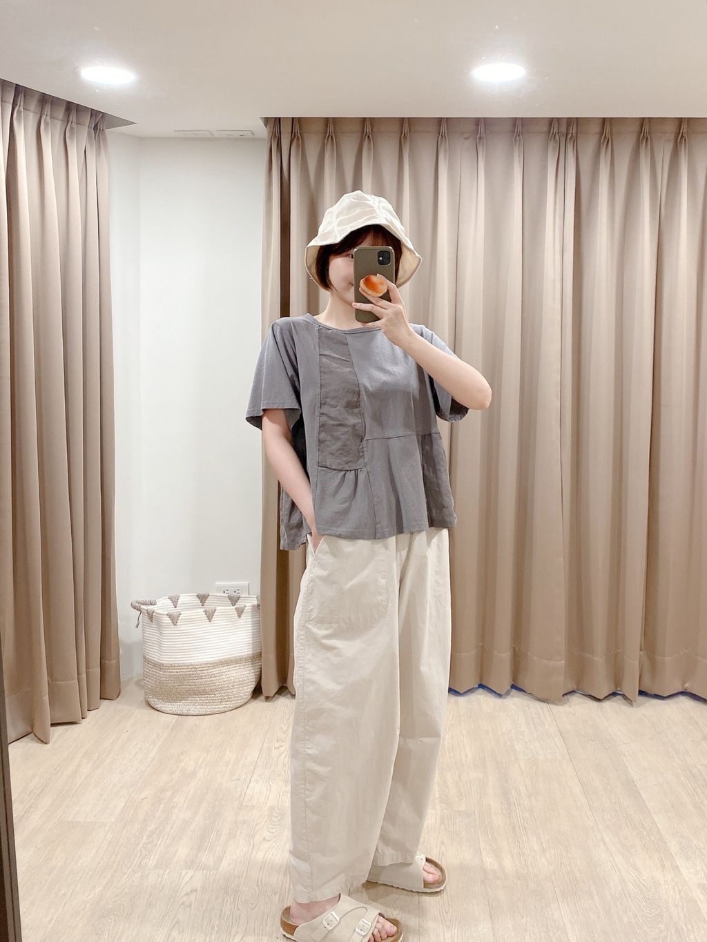 5B64DB49-5553-42D1-8A09-E94FE8A65EA1