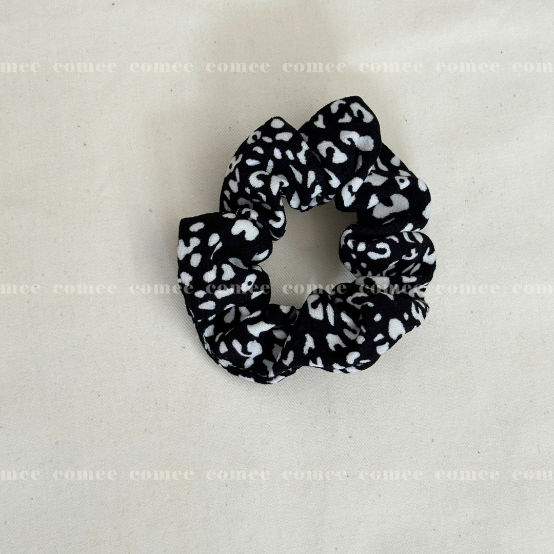 B&W Scrunchies (2)