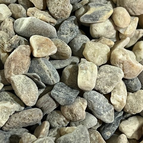 Pebbles 10-15mm $4