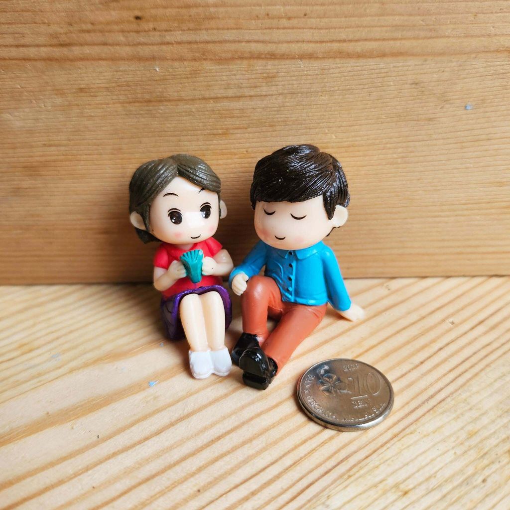 GC Boy and Girl Sit