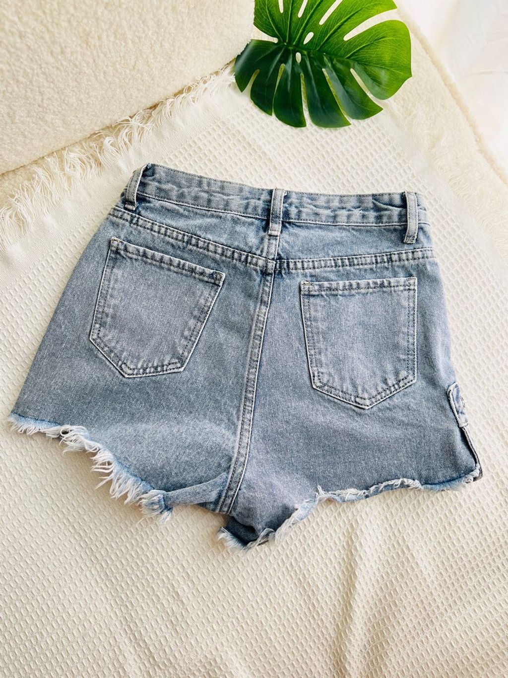 SHEIN Teen Girls Ripped Raw Hem Denim Shorts