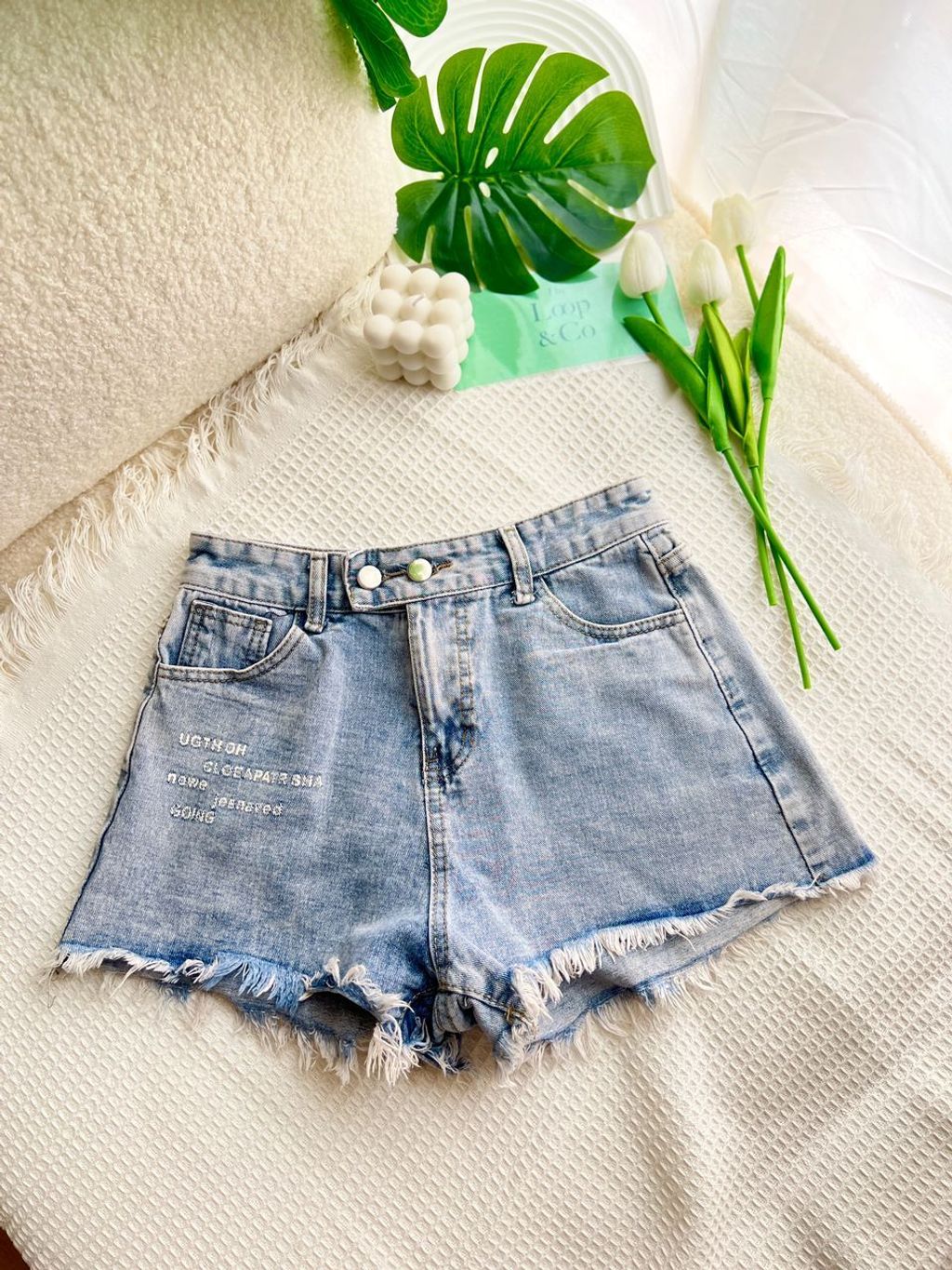 SHEIN Teen Girls Ripped Raw Hem Denim Shorts