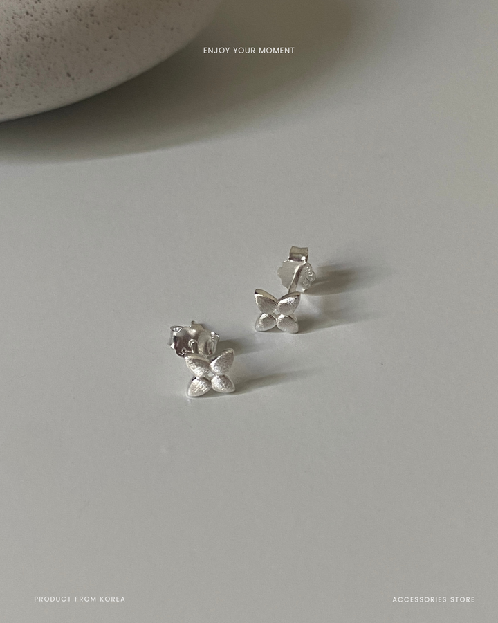 mini clover studs