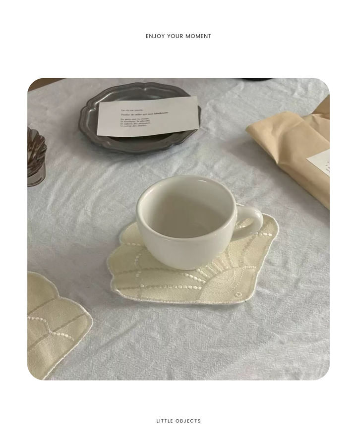 shell-shaped table mat