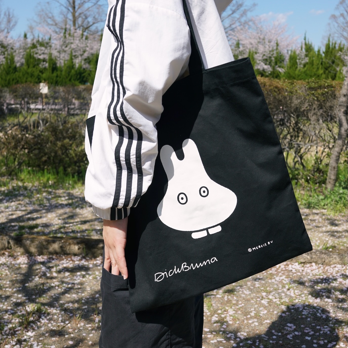 miffy-ecobag-Ghost-Black-snap4