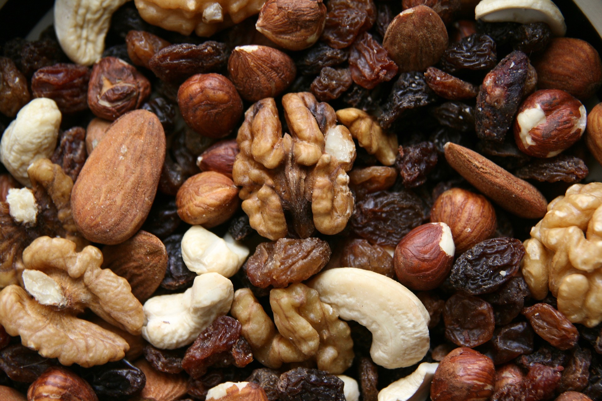 nuts-3841539_1920.jpg