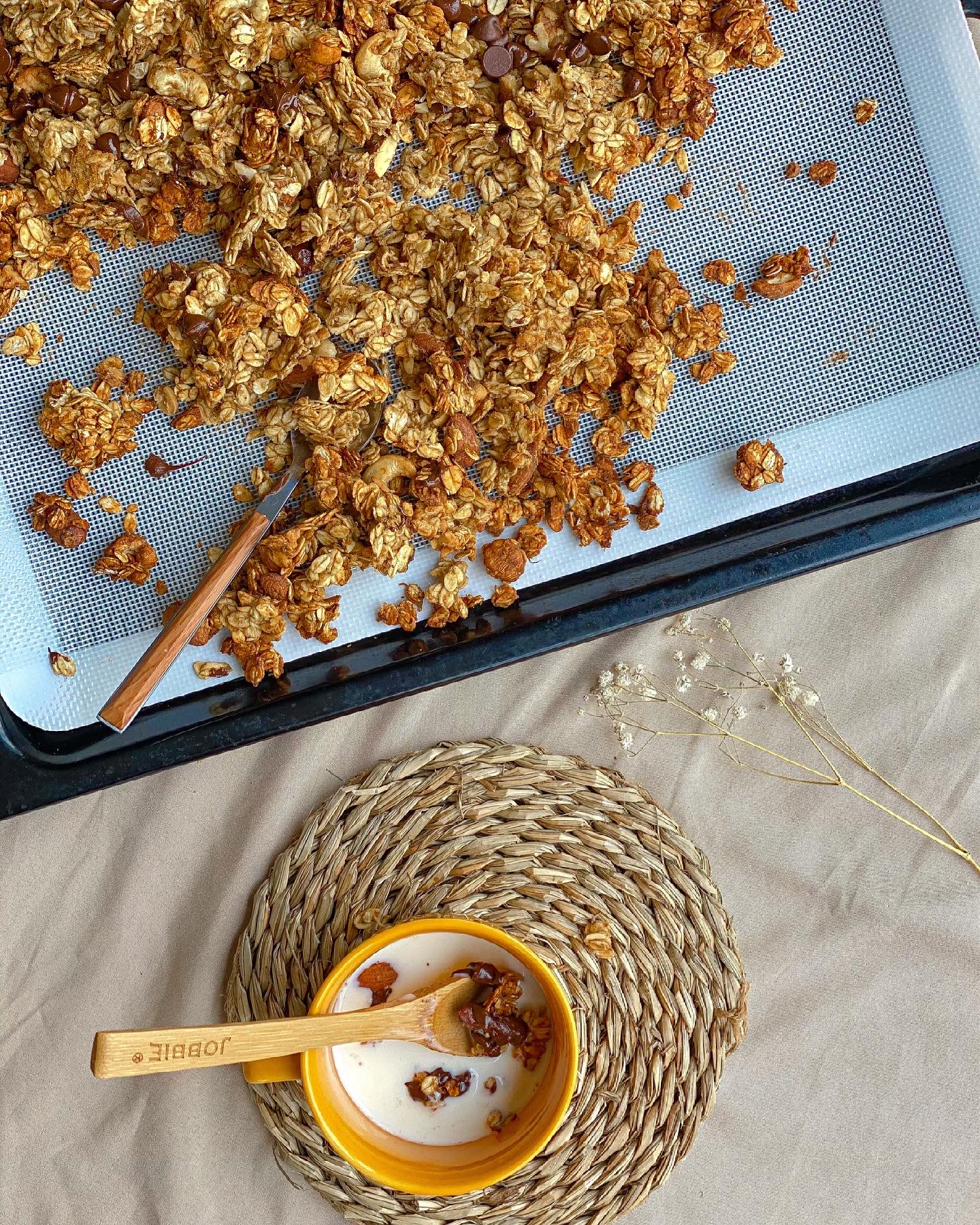 JOBBIE Peanut Butter Banana Granola by Ke Yee @coloriehunter