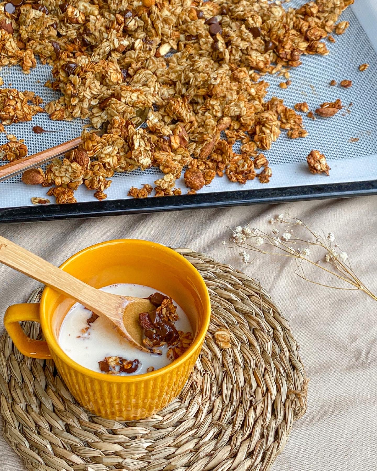 JOBBIE Peanut Butter Banana Granola by Ke Yee @coloriehunter