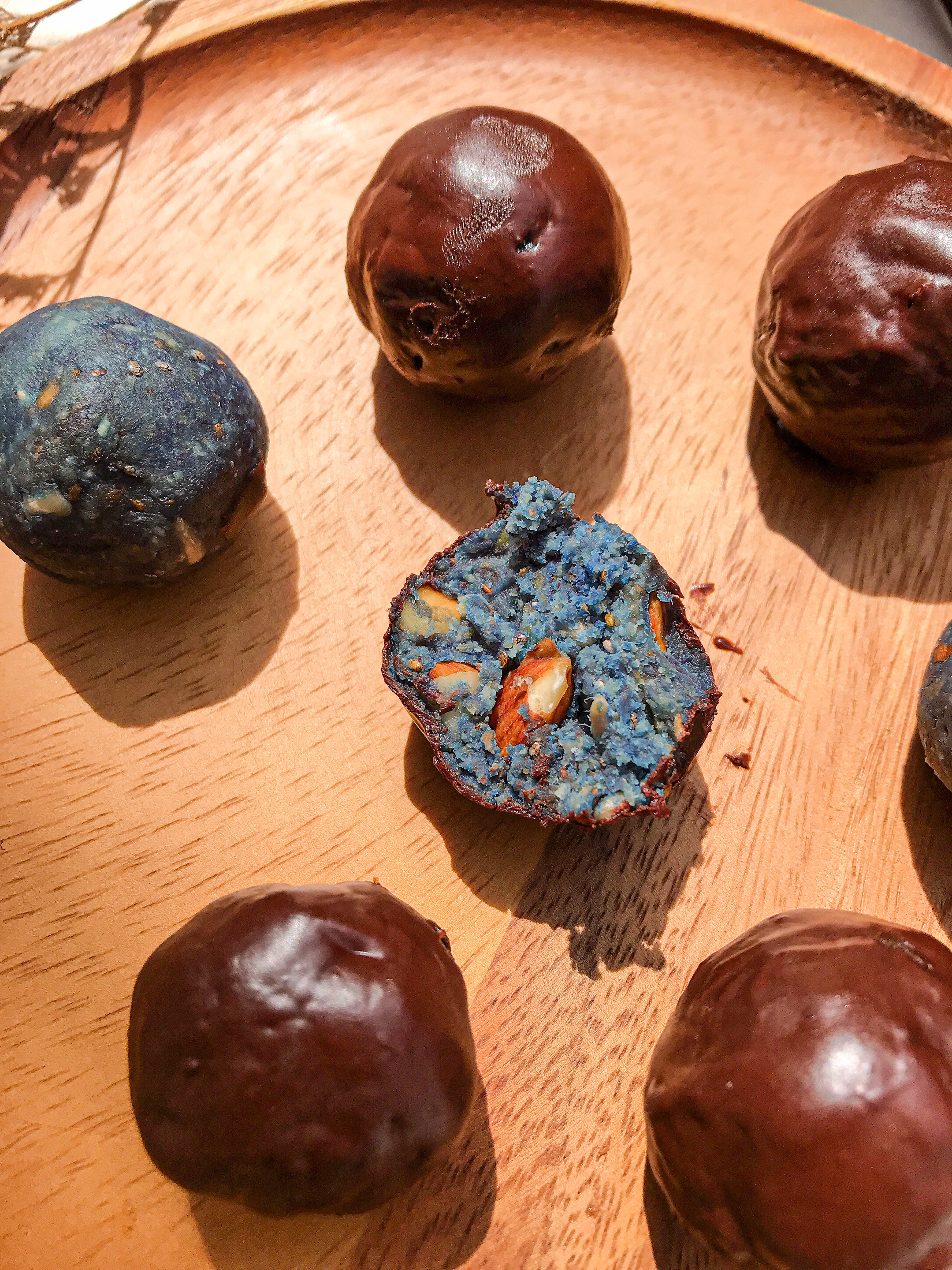 Chocolate Shell Spirulina JOBBIE Peanut Butter Oat Bites