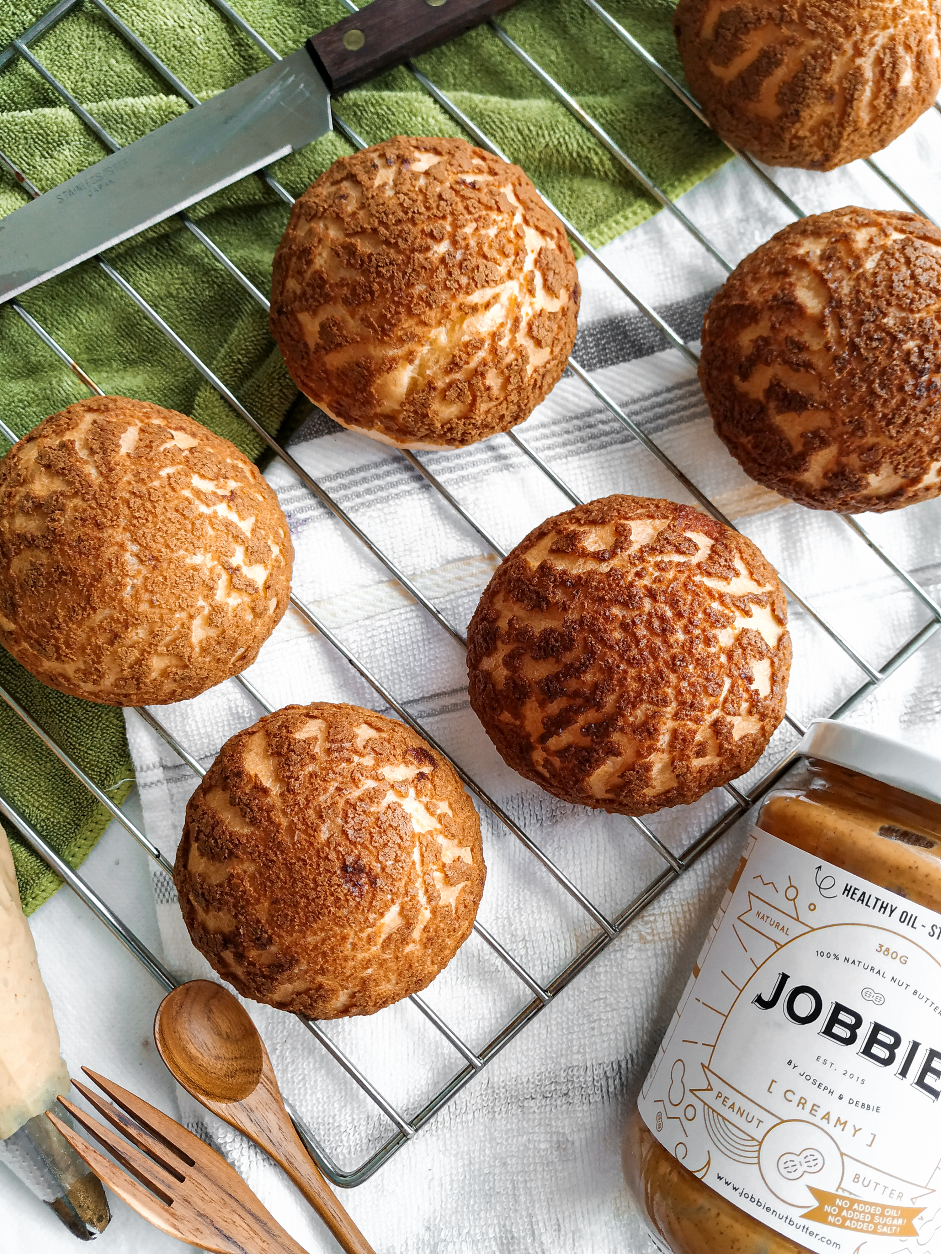 JOBBIE Peanut Butter and Jam Cream Puff