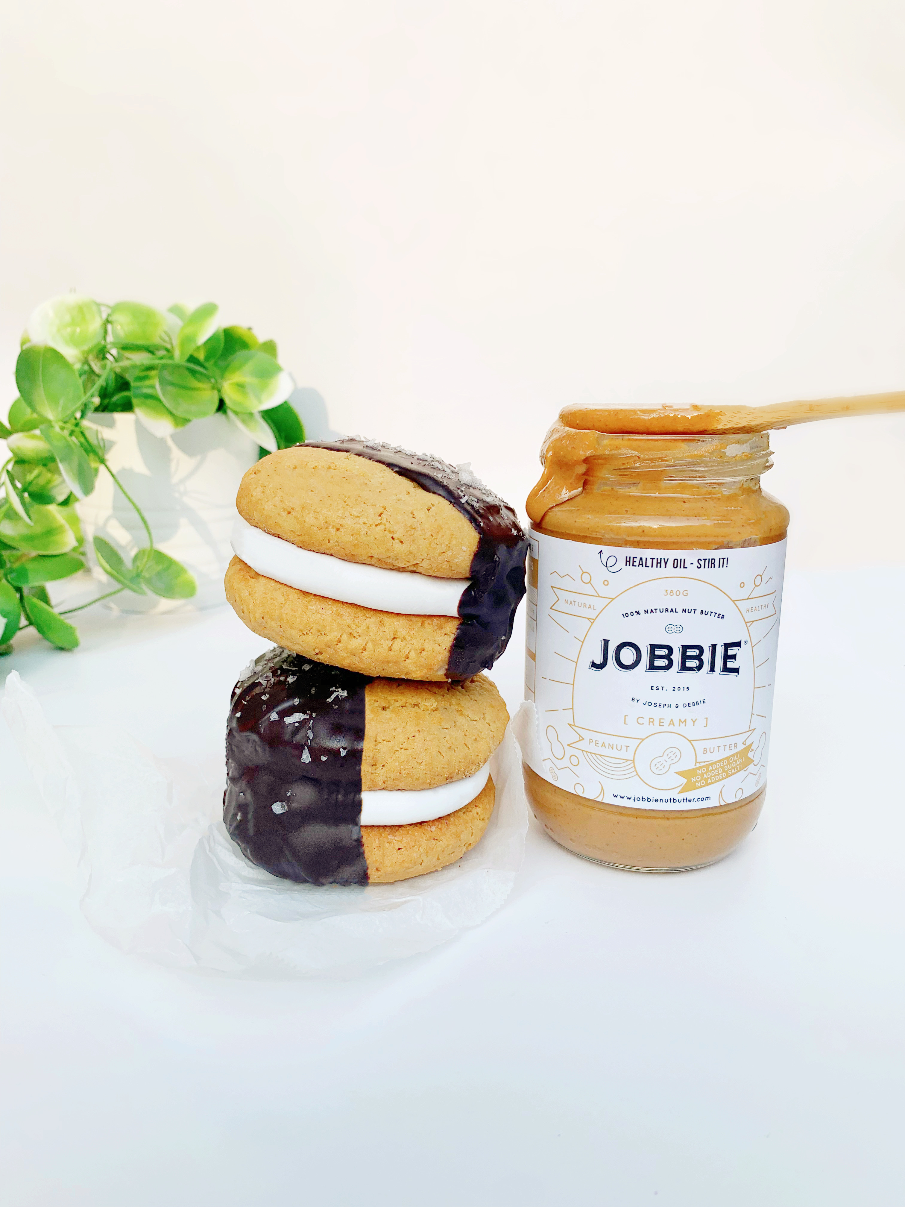 JOBBIE Peanut Butter Chocolate Cookie Sandwich (Vegan)