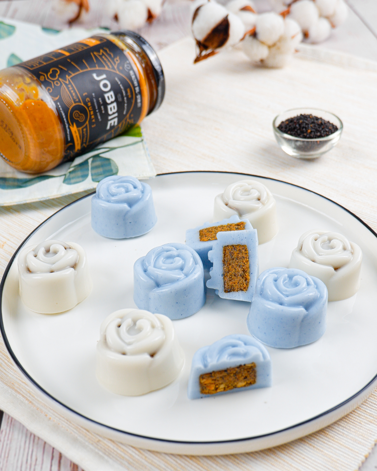 JOBBIE Peanut Butter Sesame Agar-Agar Mooncake