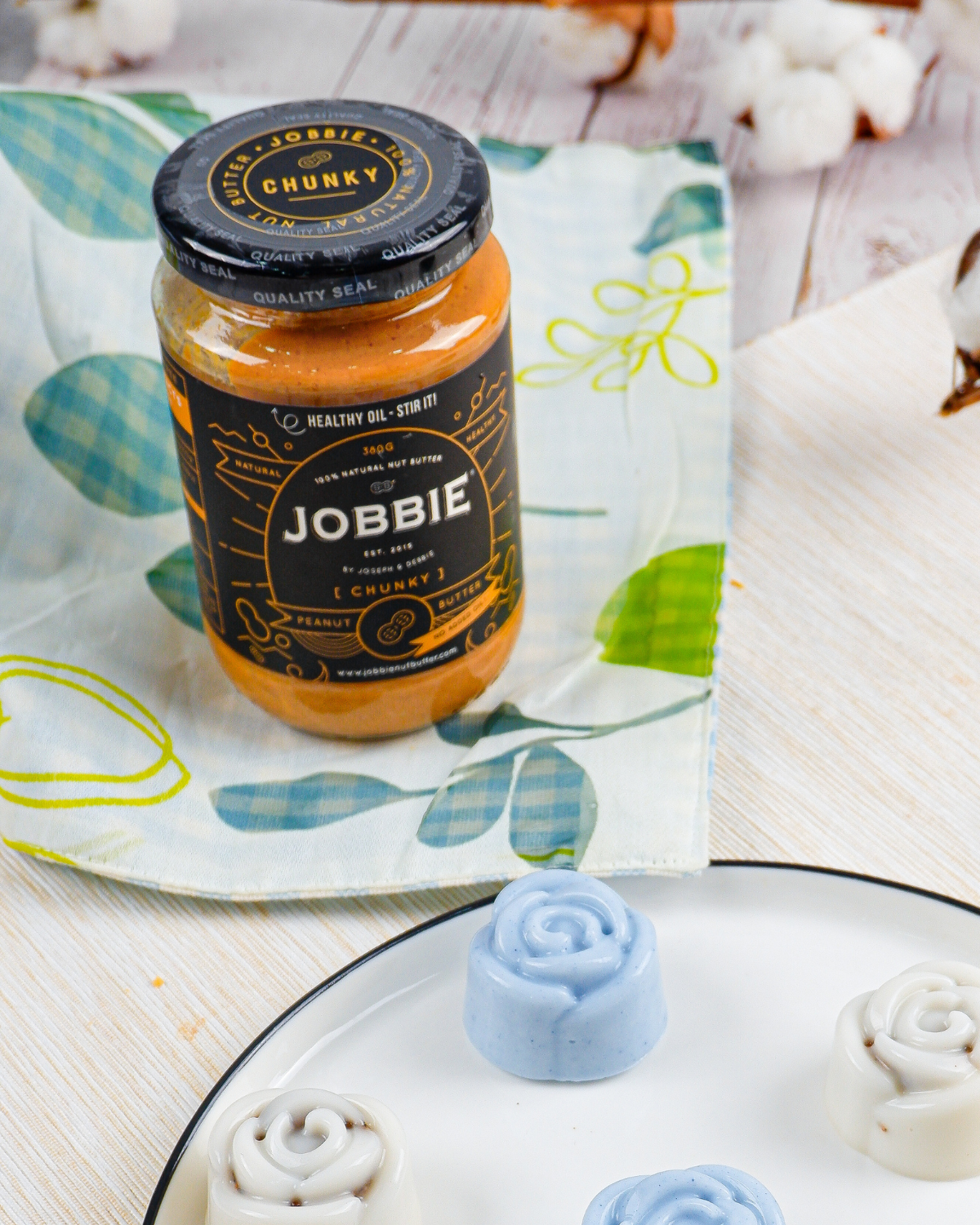 JOBBIE Peanut Butter Sesame Agar-Agar Mooncake