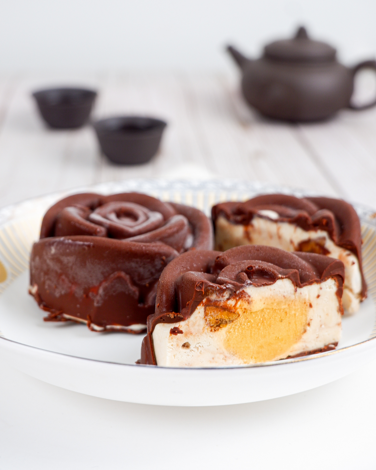  [Mid-Autumn Festival Special] JOBBIE Peanut Butter Ice Cream Chocolate Shell Mooncake with Banana Yolk