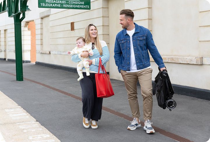 ma2-d-joie-pushchairs-pact-family-with-folded-stroller