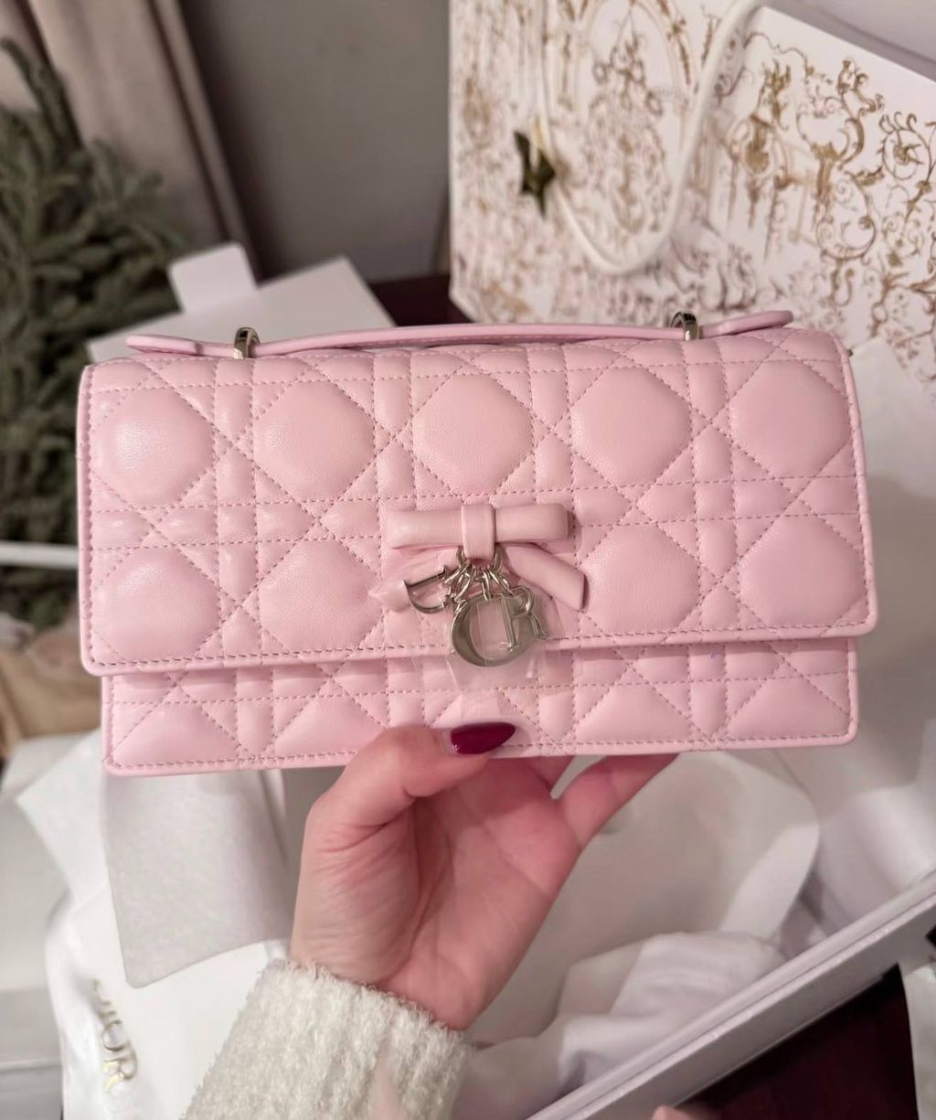 photo_6296123328535662599_w