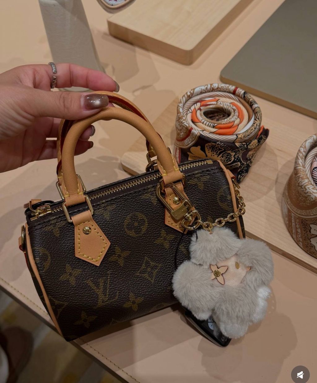 photo_6296123328535662605_w