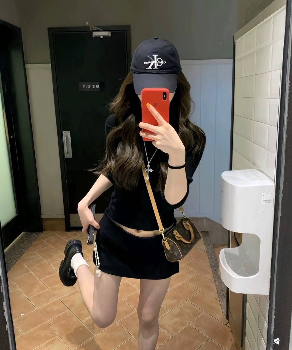 photo_6296123328535662608_w