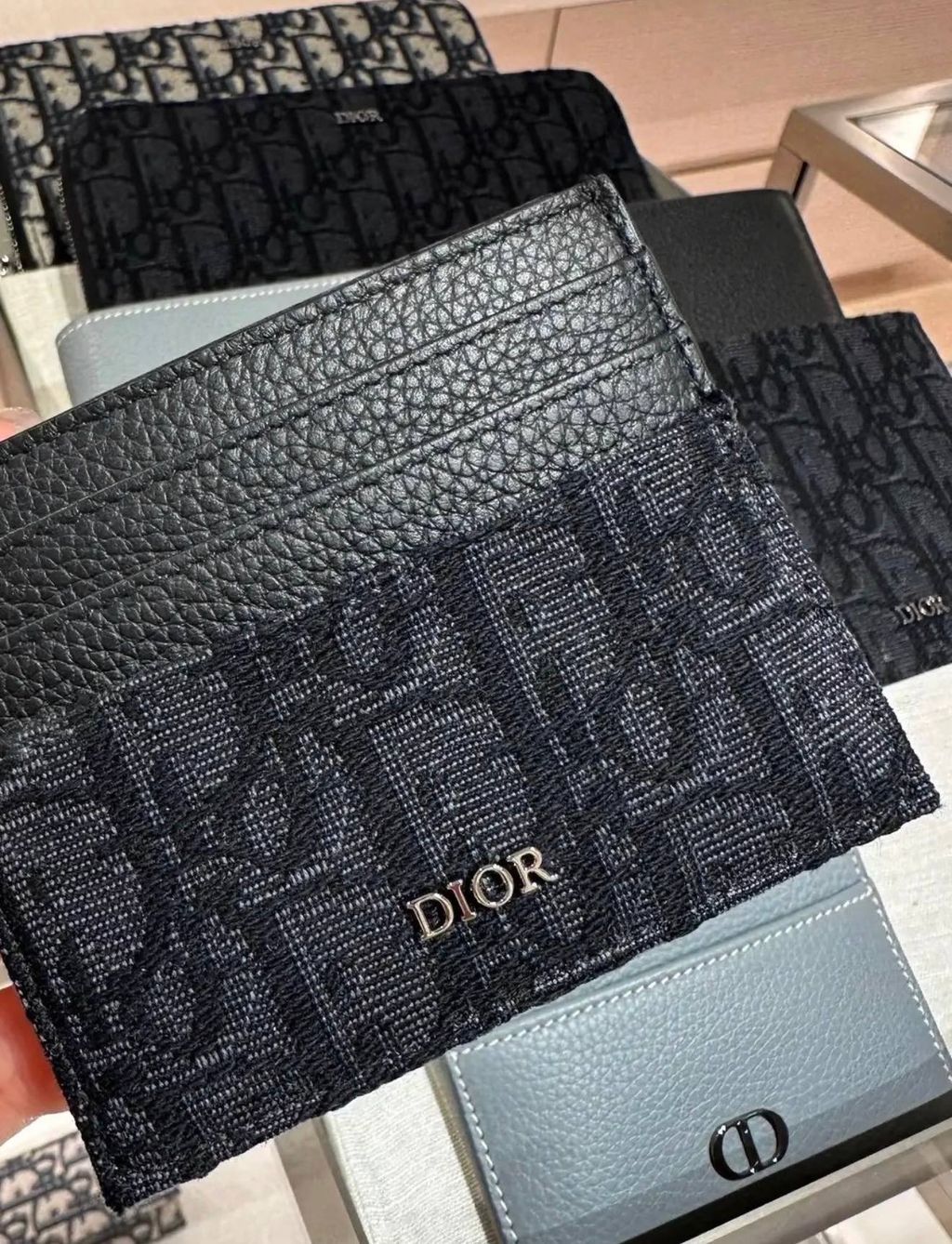 photo_6296123328535662611_w